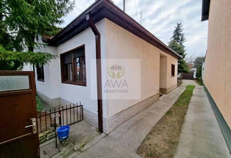 Na prodaju dve kuće u Somboru – MZ Mlake, 147 m², plac 6 ari