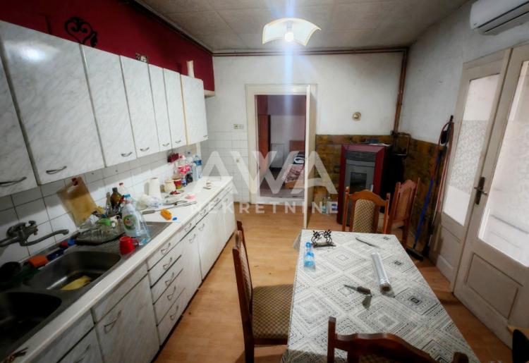 Bezdan, centar – kuća 249m², plac 682m², može kao dva stana