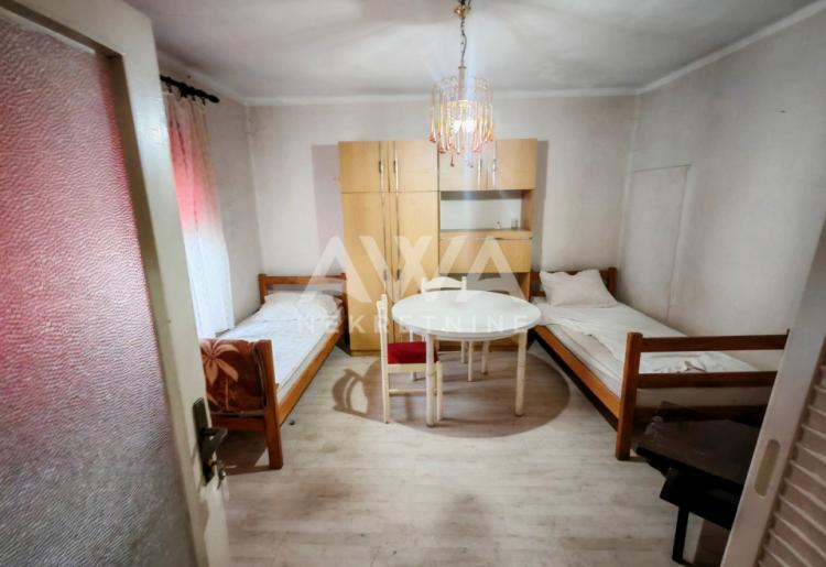Bezdan, centar – kuća 249m², plac 682m², može kao dva stana