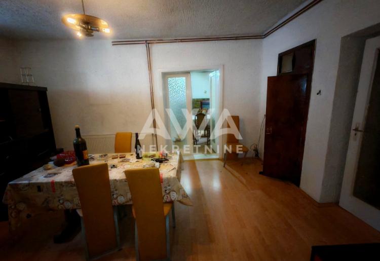 Bezdan, centar – kuća 249m², plac 682m², može kao dva stana