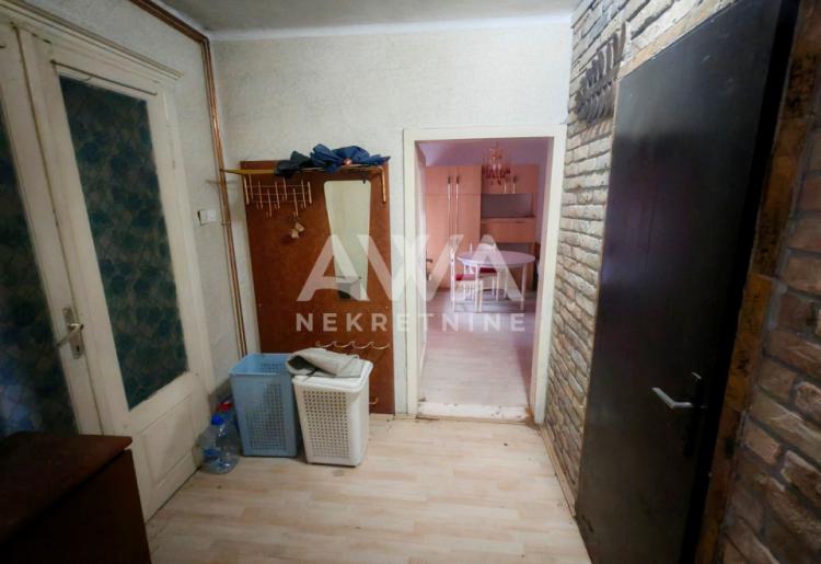 Bezdan, centar – kuća 249m², plac 682m², može kao dva stana
