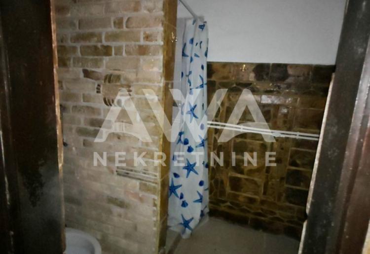 Bezdan, centar – kuća 249m², plac 682m², može kao dva stana