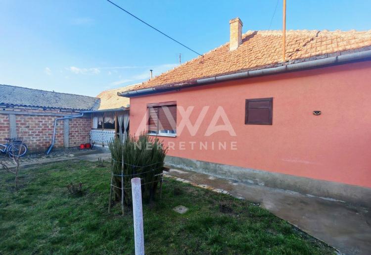 Na prodaju prizemna kuća u Kljajićevu – 160 m², plac 9 ari