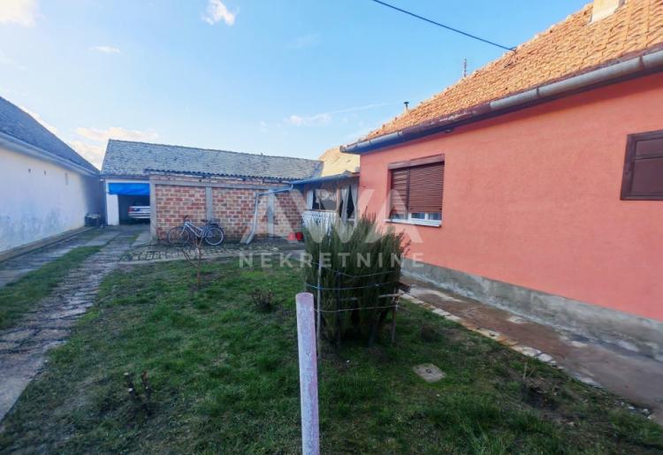 Na prodaju prizemna kuća u Kljajićevu – 160 m², plac 9 ari