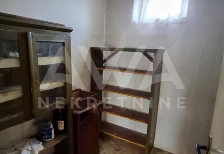 Kuća + veliko imanje u Staparu – idealno za život i uzgoj životinja