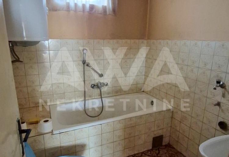 Kuća + veliko imanje u Staparu – idealno za život i uzgoj životinja