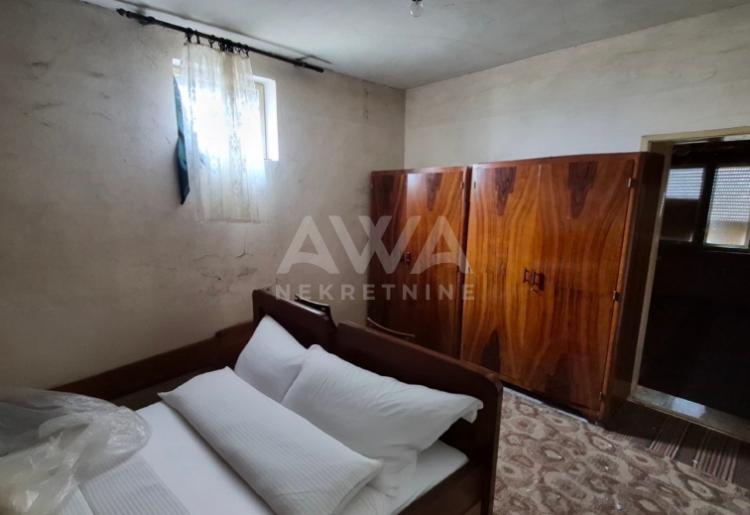 Kuća + veliko imanje u Staparu – idealno za život i uzgoj životinja