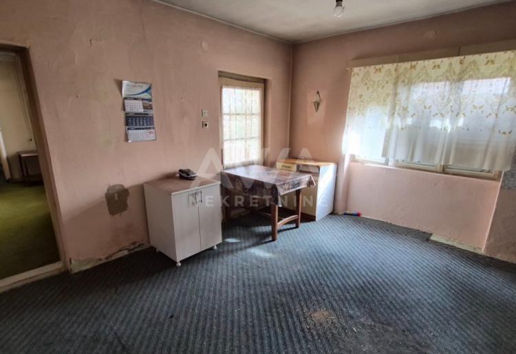 Kuća + veliko imanje u Staparu – idealno za život i uzgoj životinja