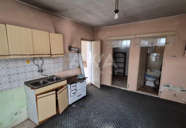 Kuća + veliko imanje u Staparu – idealno za život i uzgoj životinja