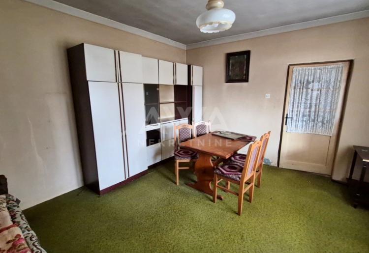 Kuća + veliko imanje u Staparu – idealno za život i uzgoj životinja