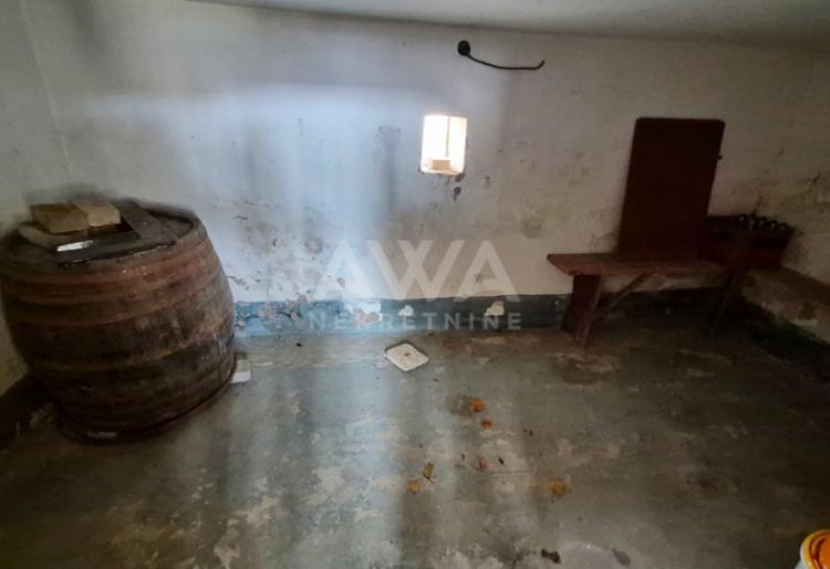 Kuća + veliko imanje u Staparu – idealno za život i uzgoj životinja