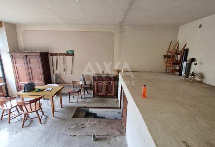 Kuća + veliko imanje u Staparu – idealno za život i uzgoj životinja