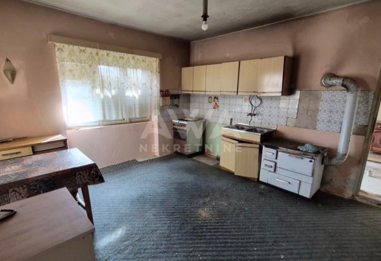 Kuća + veliko imanje u Staparu – idealno za život i uzgoj životinja