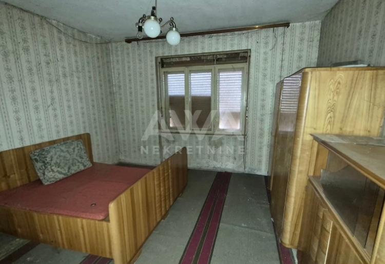 Kuća + veliko imanje u Staparu – idealno za život i uzgoj životinja