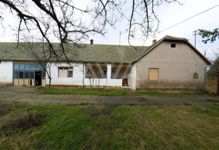 Kuća + veliko imanje u Staparu – idealno za život i uzgoj životinja