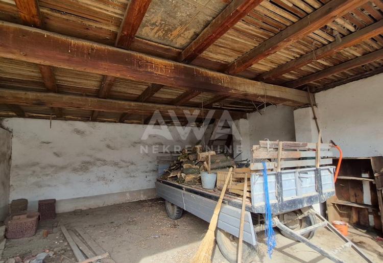 Kuća + veliko imanje u Staparu – idealno za život i uzgoj životinja