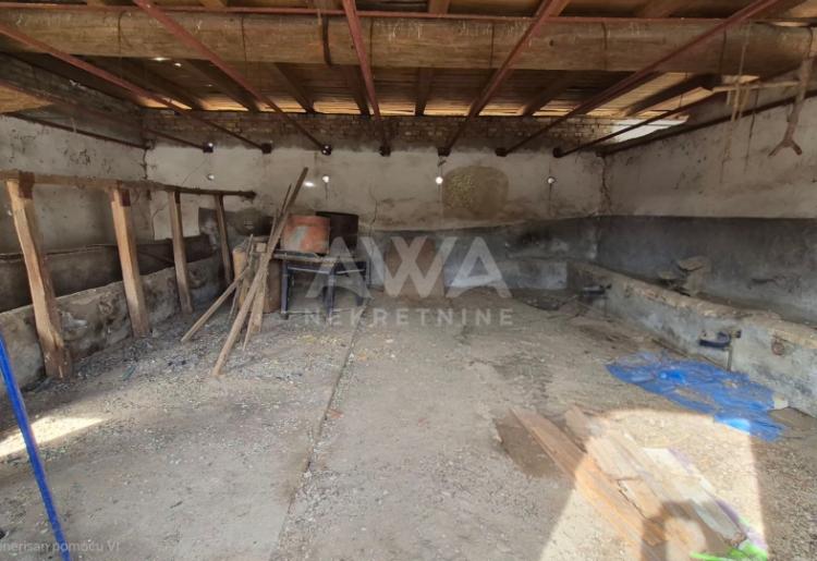 Kuća + veliko imanje u Staparu – idealno za život i uzgoj životinja