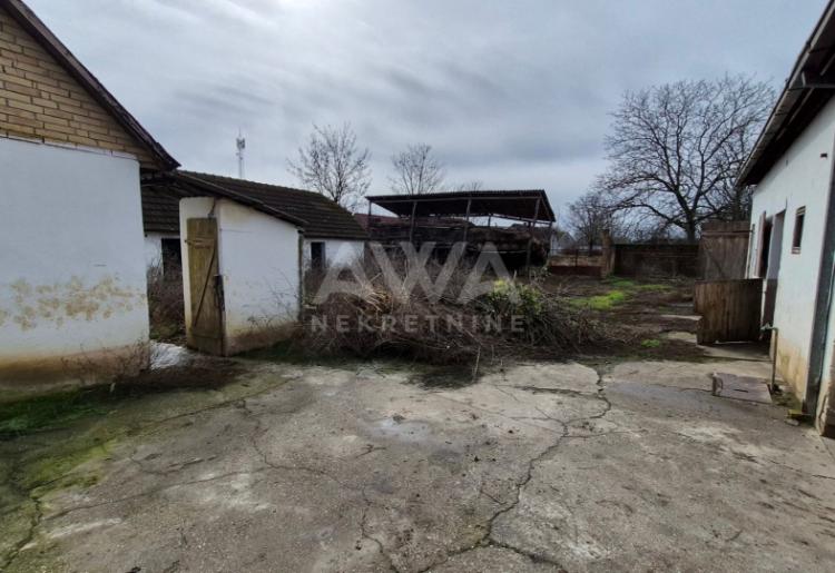 Kuća + veliko imanje u Staparu – idealno za život i uzgoj životinja