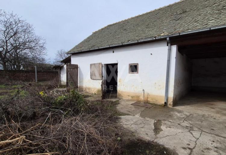 Kuća + veliko imanje u Staparu – idealno za život i uzgoj životinja