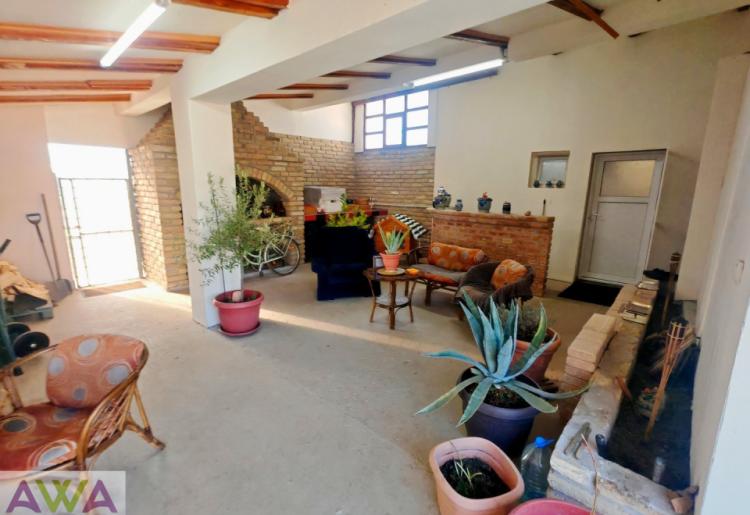 Na prodaju renovirana kuća u Doroslovu – 170 m², plac 9 ari