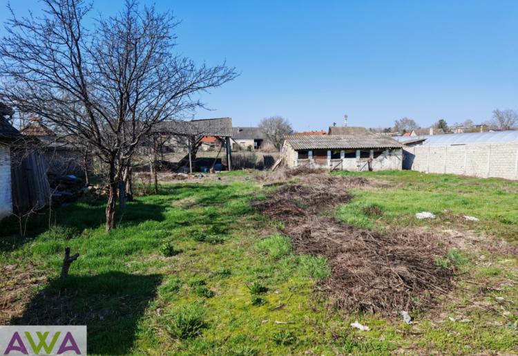 Prizemna kuća 104m² na placu 710m² – Bezdan, započeto renoviranje