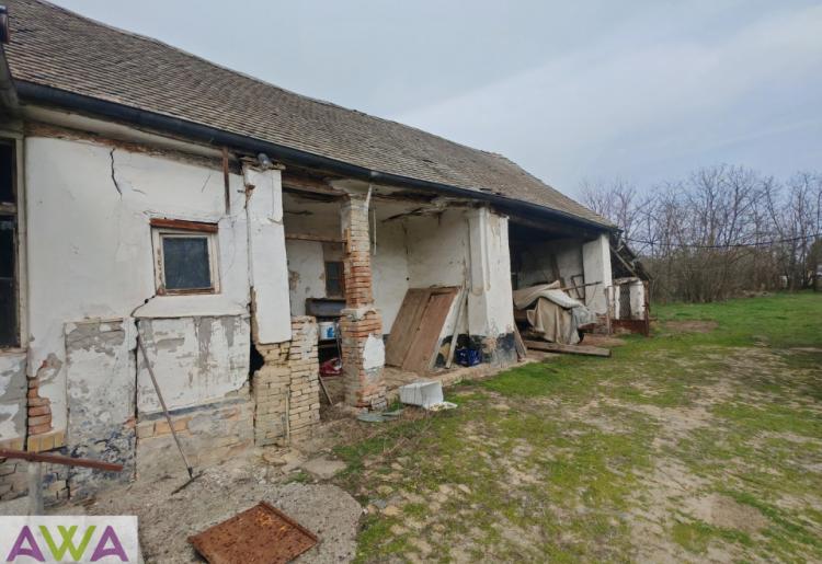 Kuća za renovaciju 244m² na velikom placu 2170m² – Bogojevo