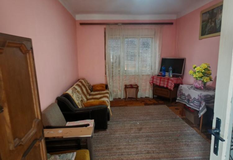 Kuća za renovaciju 244m² na velikom placu 2170m² – Bogojevo