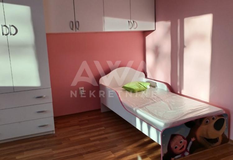 Kuća Sombor Crvenka 176m2 na placu 362m2 – spratnica, pelet, dvorište