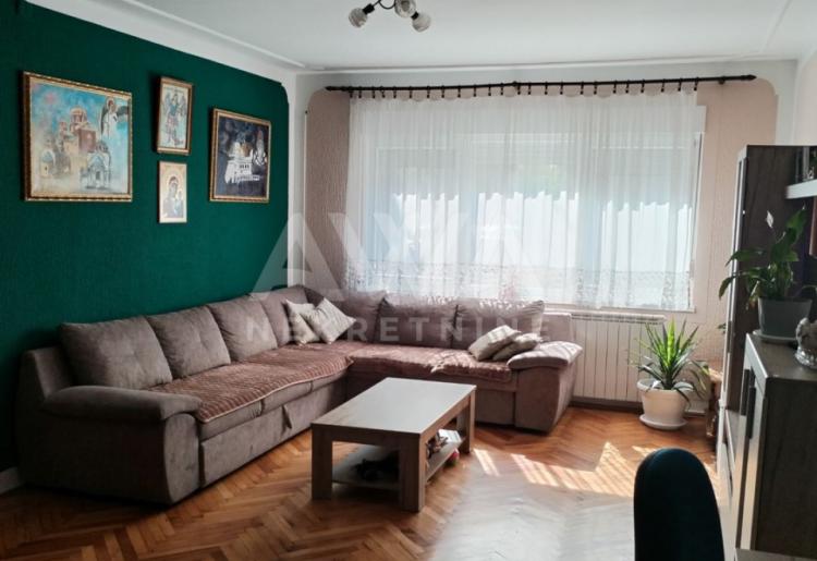 Kuća Sombor Crvenka 176m2 na placu 362m2 – spratnica, pelet, dvorište