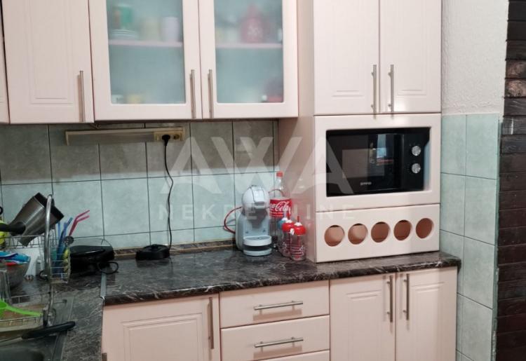 Kuća Sombor Crvenka 176m2 na placu 362m2 – spratnica, pelet, dvorište