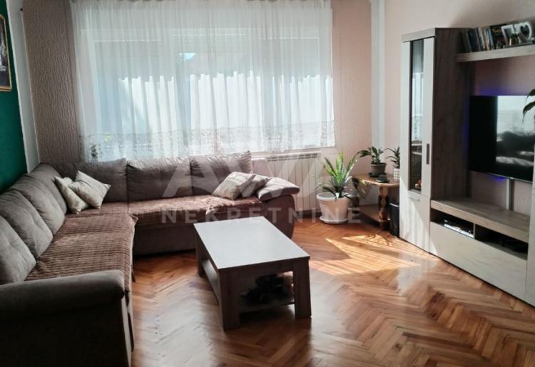 Kuća Sombor Crvenka 176m2 na placu 362m2 – spratnica, pelet, dvorište