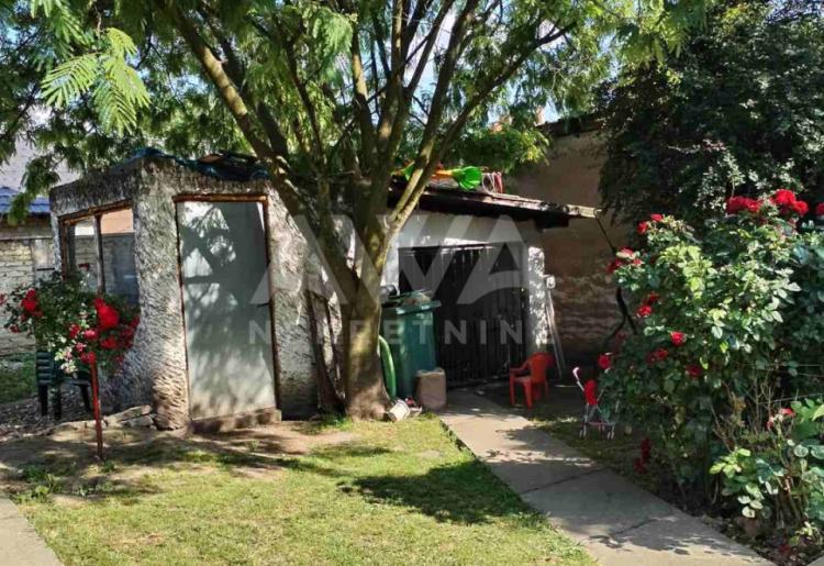 Kuća Sombor Crvenka 176m2 na placu 362m2 – spratnica, pelet, dvorište