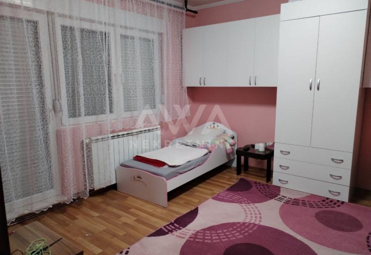 Kuća Sombor Crvenka 176m2 na placu 362m2 – spratnica, pelet, dvorište