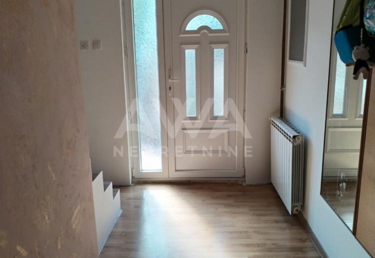 Kuća Sombor Crvenka 176m2 na placu 362m2 – spratnica, pelet, dvorište