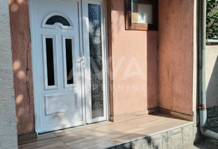 Kuća Sombor Crvenka 176m2 na placu 362m2 – spratnica, pelet, dvorište