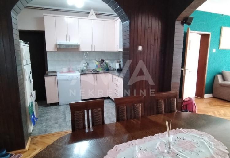 Kuća Sombor Crvenka 176m2 na placu 362m2 – spratnica, pelet, dvorište