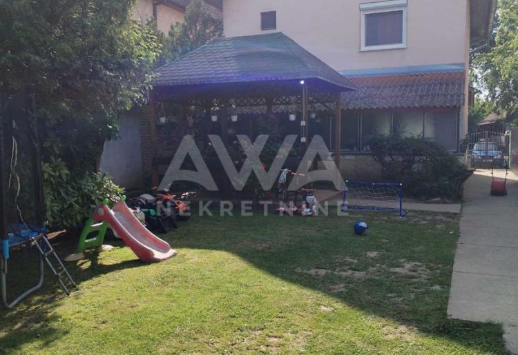 Kuća Sombor Crvenka 176m2 na placu 362m2 – spratnica, pelet, dvorište