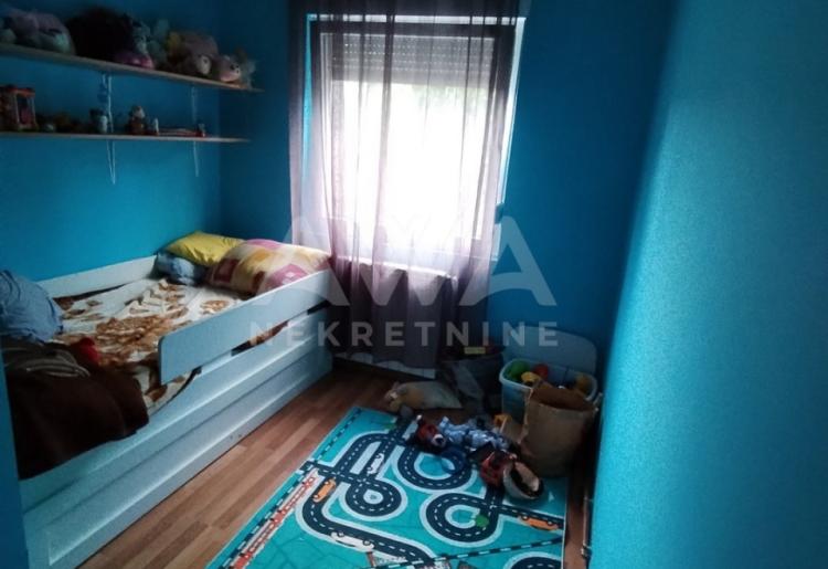 Kuća Sombor Crvenka 176m2 na placu 362m2 – spratnica, pelet, dvorište