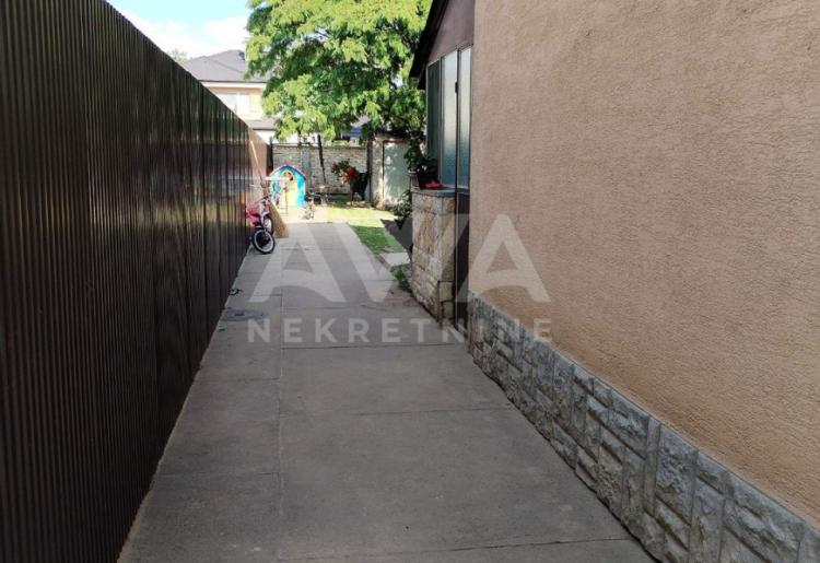 Kuća Sombor Crvenka 176m2 na placu 362m2 – spratnica, pelet, dvorište