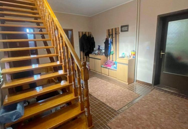 Spratna porodična kuća 115m² + garaža, plac 590m² – Kljajićevo