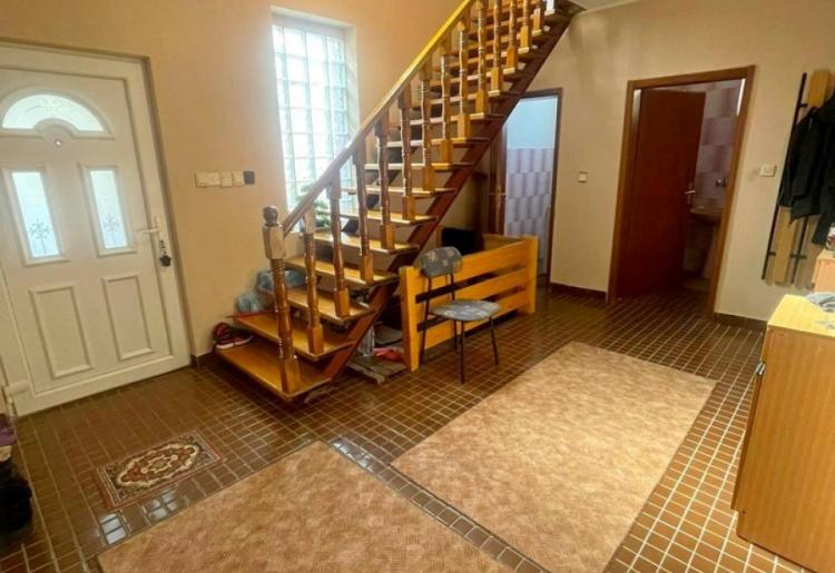 Spratna porodična kuća 115m² + garaža, plac 590m² – Kljajićevo