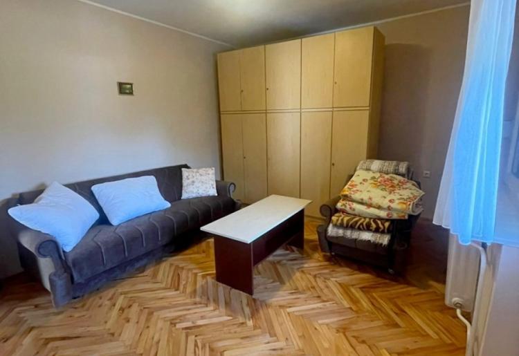 Spratna porodična kuća 115m² + garaža, plac 590m² – Kljajićevo