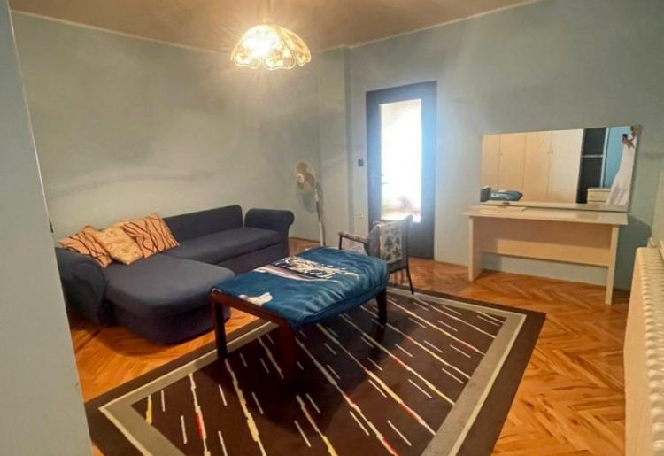 Spratna porodična kuća 115m² + garaža, plac 590m² – Kljajićevo