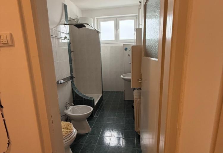 Strogi centar SOMBORA – renoviran  3.0 stan sa parkingom