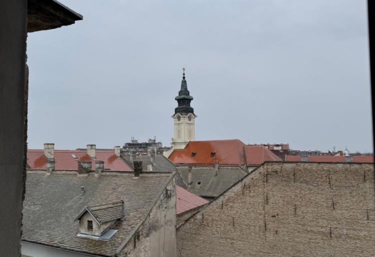 Strogi centar SOMBORA – renoviran  3.0 stan sa parkingom