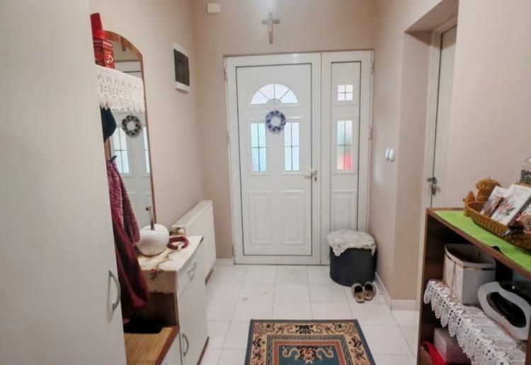 Novija prizemna 4.0 kuća 150m², plac 4.8 ari – Sombor, Gornja Varoš