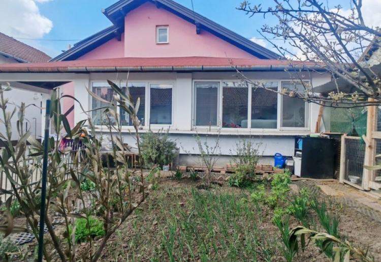Novija prizemna 4.0 kuća 150m², plac 4.8 ari – Sombor, Gornja Varoš
