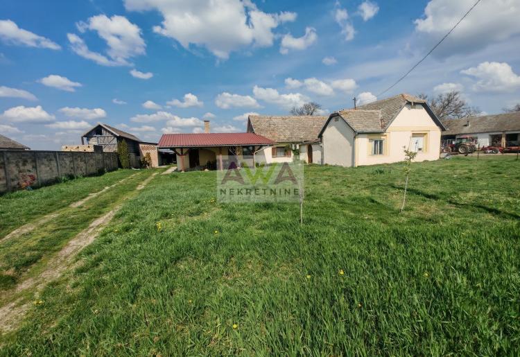 Salaš sa 1ha placa i velikim magacinom – Sombor, 7km od centra