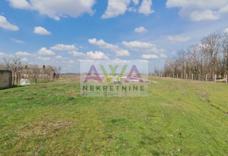 Salaš sa 1ha placa i velikim magacinom – Sombor, 7km od centra