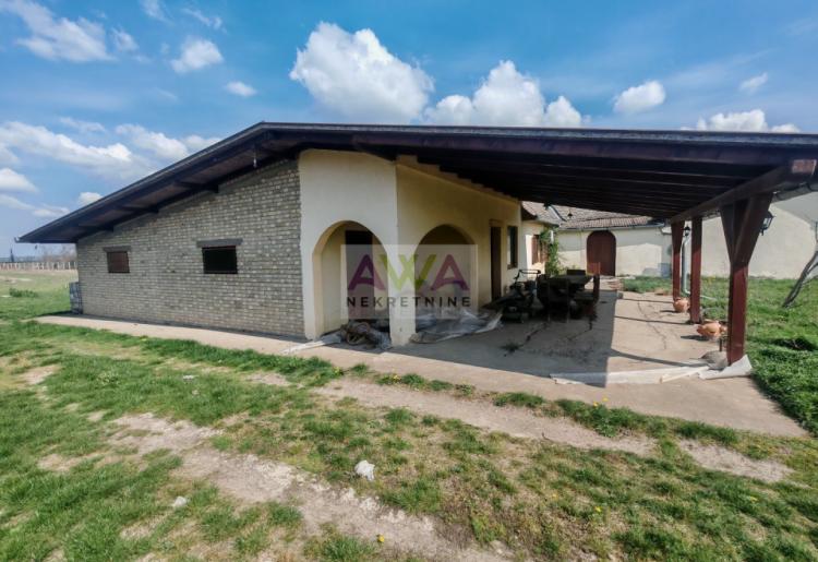 Salaš sa 1ha placa i velikim magacinom – Sombor, 7km od centra